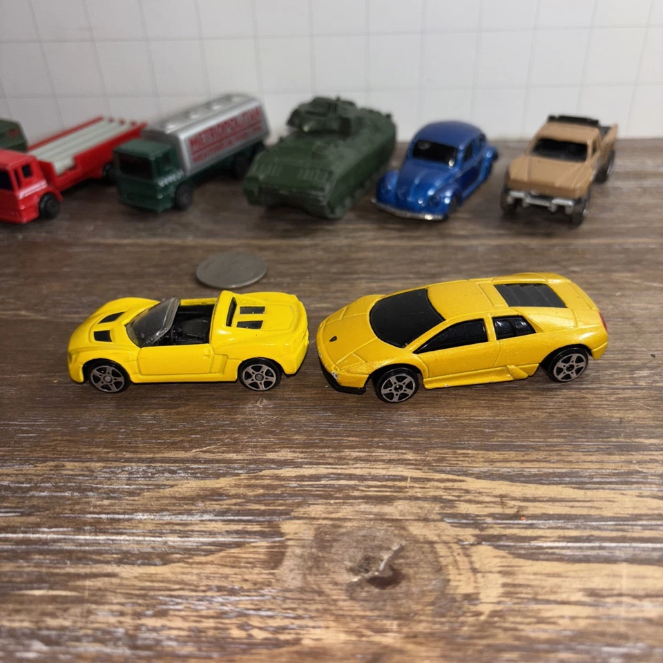 Lote de 8 vehículos diecast Maisto 1:64 VW Bug, Lamborghini, camiones + Foto 4 de 4