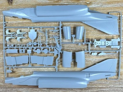 Grappe A ITALERI 1.48 830 F-4E/F Phantom II TESTORS Wild Weasel Navy C/E SPIRIT - Photo 1/4