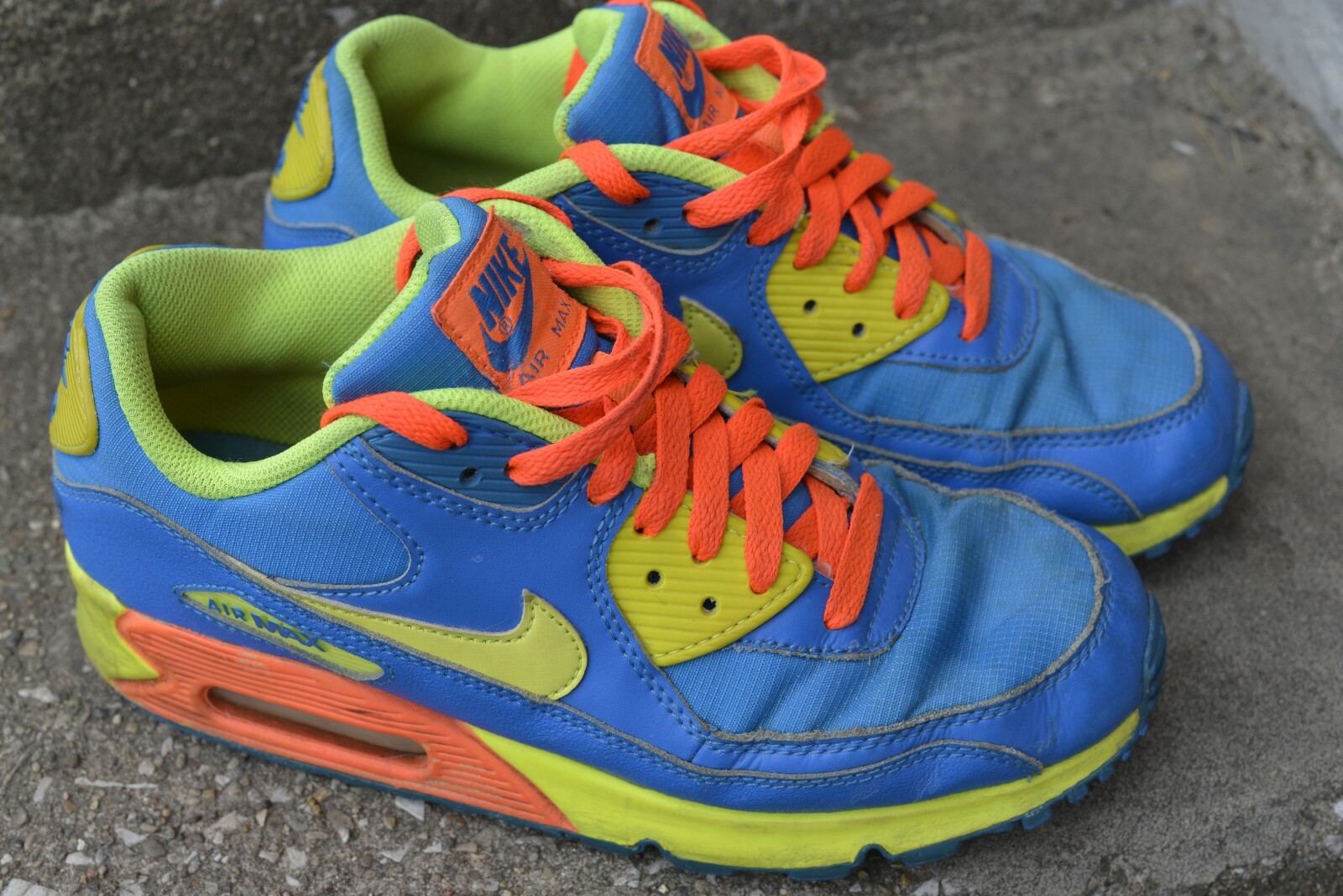 blue nike kids trainers