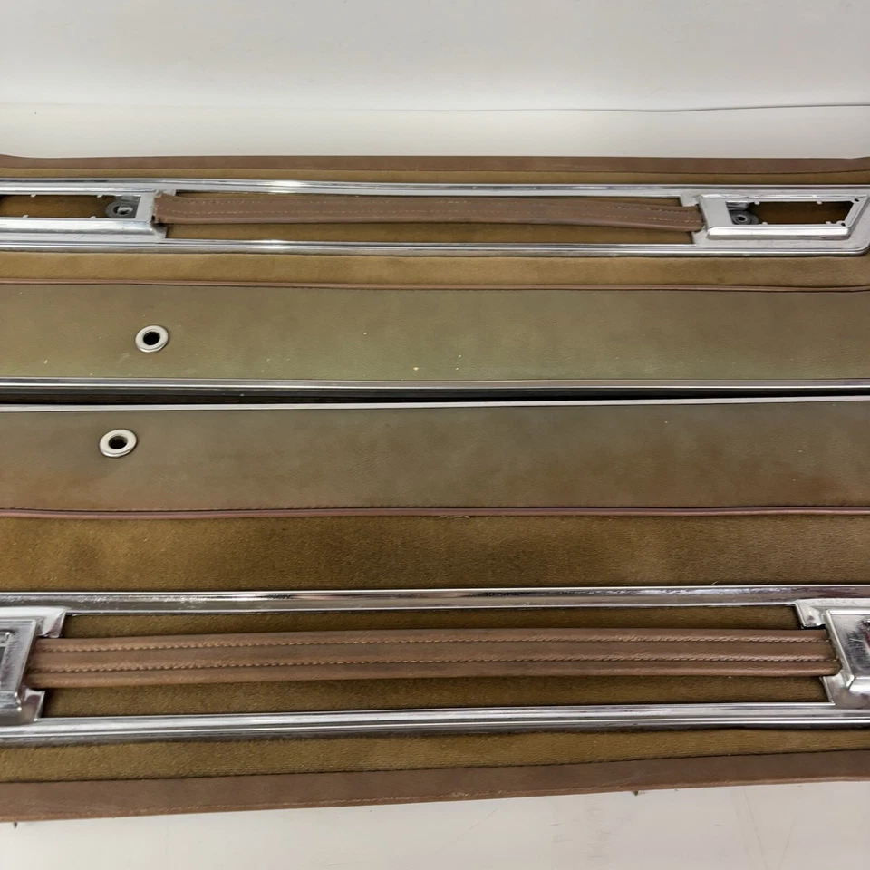 Oldsmobile 98 1975 panel de puerta trasera velas marrón OEM Foto 3 de 4