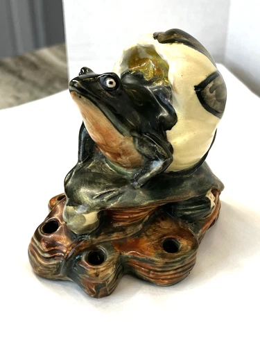 Weller Muskota 1920s Vintage Art Pottery Green Ceramic Frog In Lily Flower