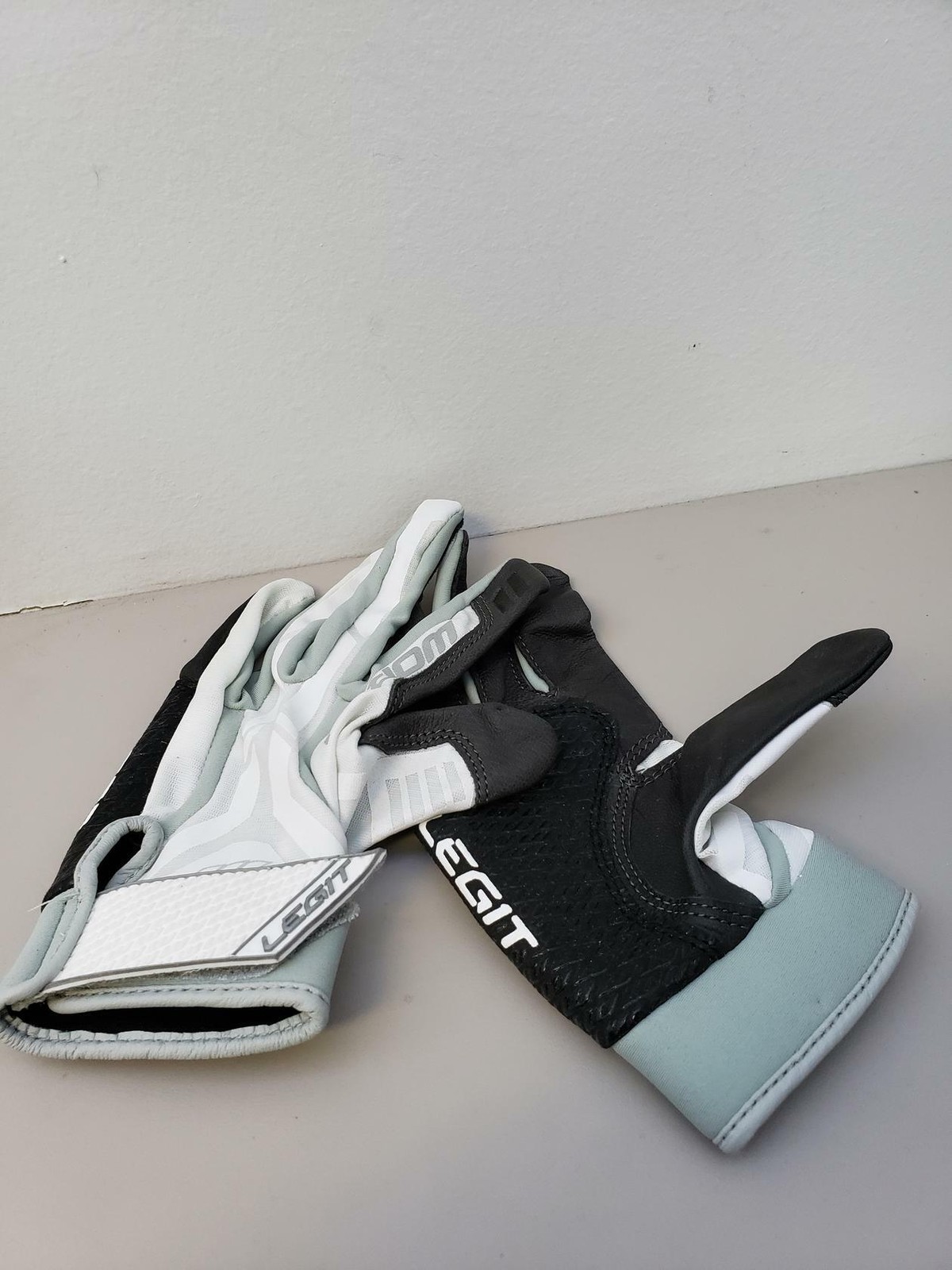Worth Legit Fast Pitch Pair Batting Gloves, White, Small