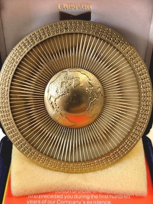Massive Bronze Gedenkplakette - 100 Jahre CHEVRON , Desing Primo Angeli