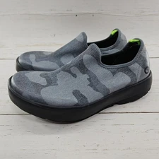 OOFOS OOmg eeZee Low Camouflage Womens 7 Gray Slip On Recovery Shoes