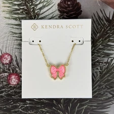 KENDRA SCOTT Haley Bow Gold Pendant Necklace In Blush Mother of Pearl