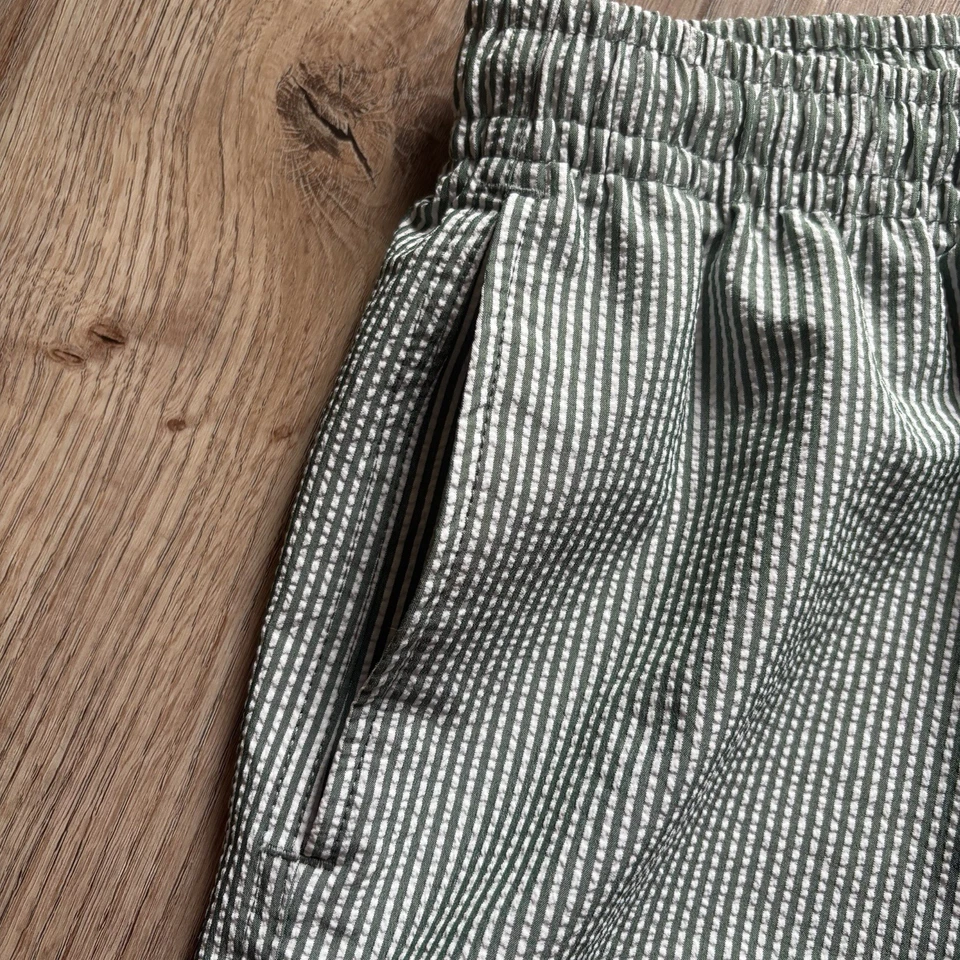Pantalones cortos relajados Abercrombie & Fitch Seersucker para hombre rayas verdes 3" XS Foto 2 de 4
