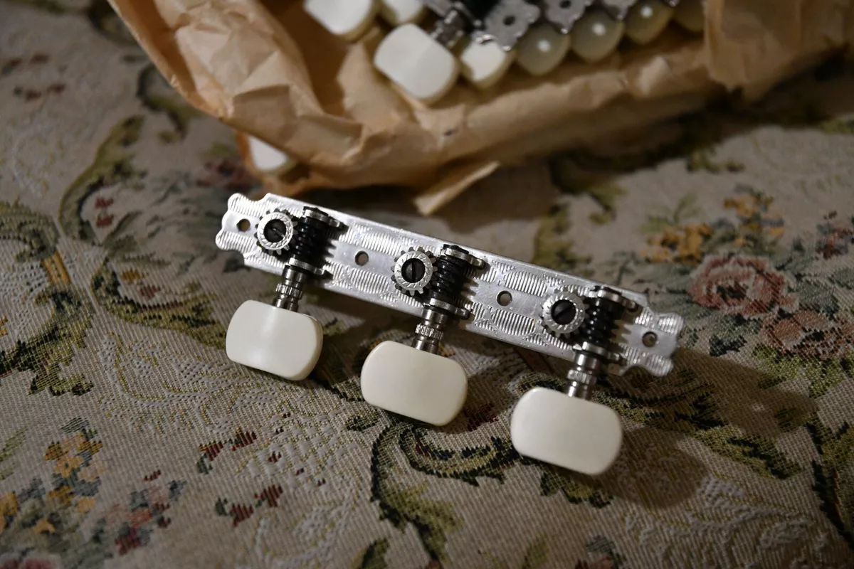 Parlor cheap guitar tuning