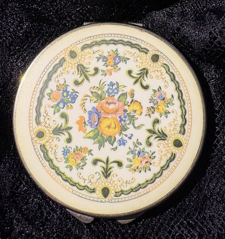 Vintage 1960s Mid Century Pill Box Compact
