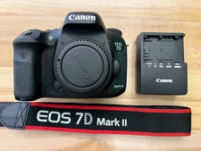 Canon EOS 7D Mark II 20.2MP DSLR Camera body, Excellent condition + accessories