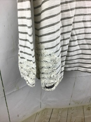 Matilda Jane“With A Twist” Stripe Cream/Gray Crotchet Hi/Low Lace Terry Top Sz.L - Picture 15 of 17