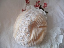 ALTER KOPFSCHMUCK CHARLOTTE BAUMWOLLSCHLEIER FALTEN STICKEREI "BÄUERIN DIENERIN."1900