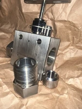 Qt.3 FITOK 30k NEEDLE VALVE  w/ 3 AUTOCLAVE FITTINGS