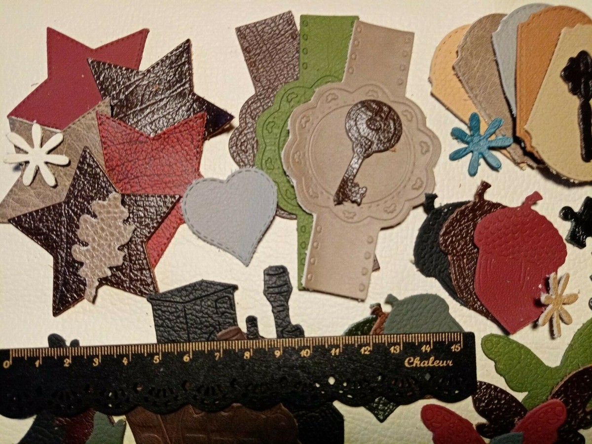 Lot De 32 Embellissements Cuir Découpés Forme Cœur Pour Card Making Et Scrapbooking
