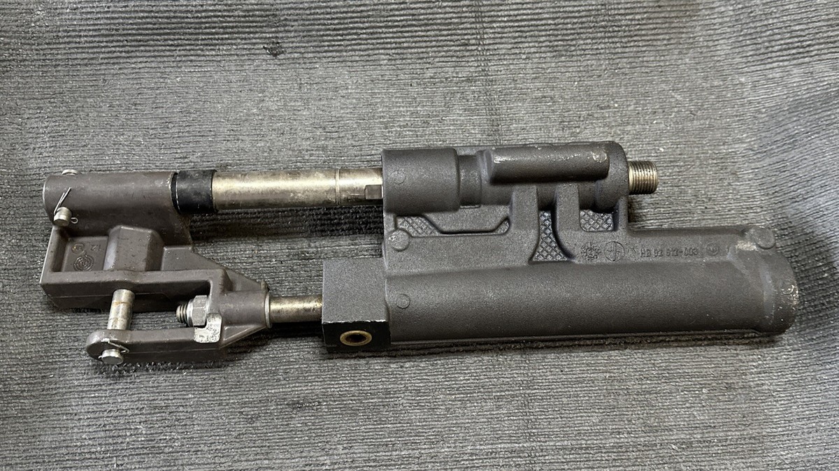 VOLVO PENTA Power STEERING CYLINDER / ACTUATOR 3854878 3850243 