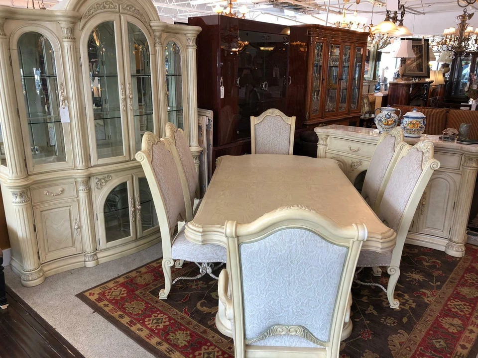 AICO by Michael Amini Monte Carlo silver snow 7PC dining room set - Image 2 of 4