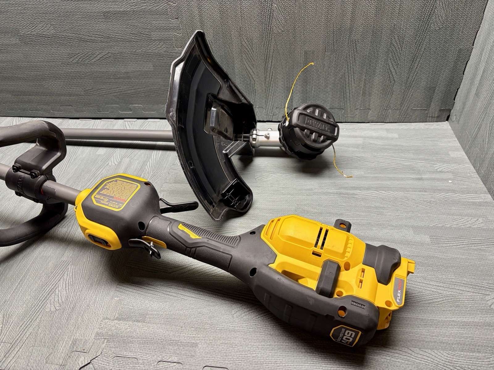 DEWALT-String Trimmer-NEW-FLEXVOLT 60V- 17 in Attach Capable Trimmer (Tool Only)