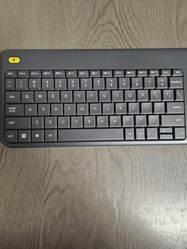 Logitech K400 Plus Wireless Keyboard W/ Touchpad + USB Receiver Tested Works - Picture 2 of 18