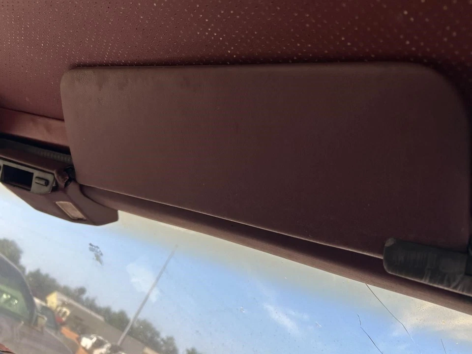 ALLANTE 1989 Sun Visor 104897077 - Image 2 of 4