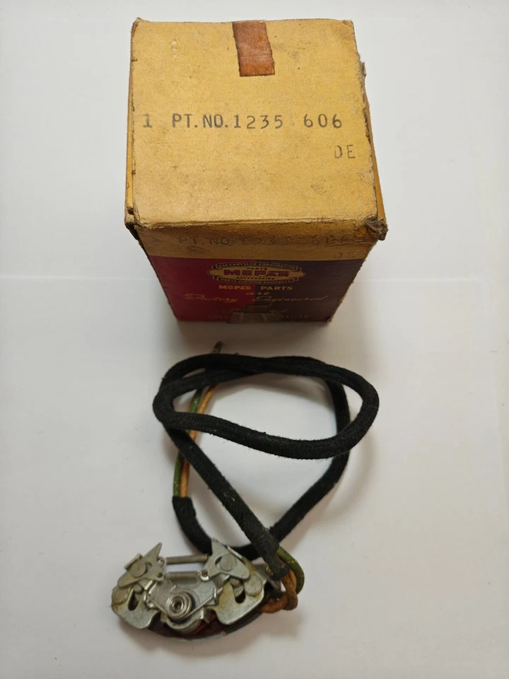 Interruptor de señal de giro Chrysler DeSoto Royal Series New Yorker 1949 NOS 1235606. Foto 3 de 4