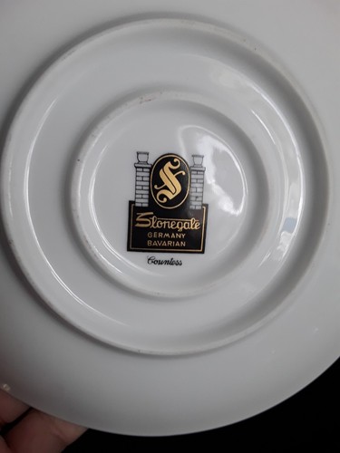 VINTAGE & RARE STONEGATE BAVARIAN COUNTESS ROUND GRAVY BOAT ATTACHED UNDERPLATE - Picture 5 of 6