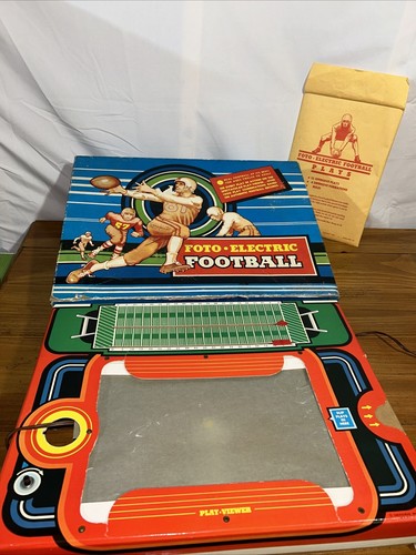 Vintage Toy 1961 CADACO Foto Electric Football Game With plays + defense