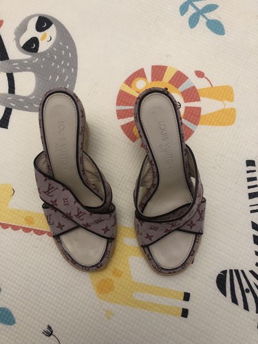 louis vuitton wedge sandals Size 4