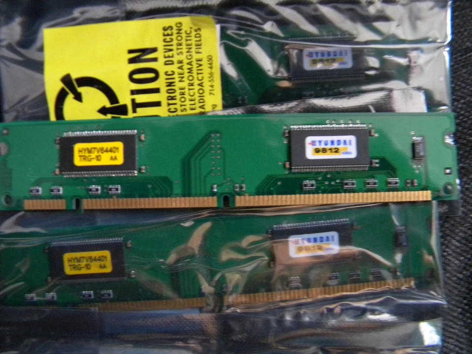 New 4 x 32 MB SD-RAM 168-pin PC-66 non-ECC CL2 'Hyundai HYM7V64401 TRG-10' AA - Image 2 of 3