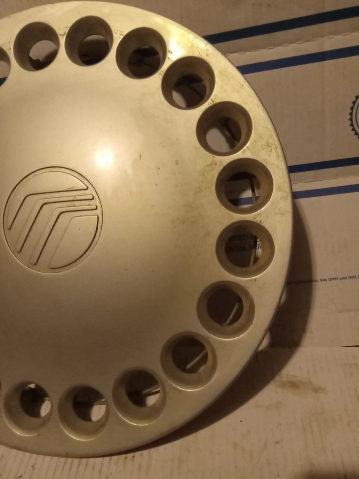 OEM 14 Inch Silver Hubcap, Wheel Cover 20 Holes Painted 98 Mercury Tracer - Image 2 of 4