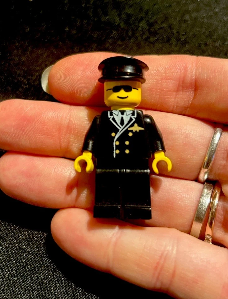 2x Lego City Piloten Airline Crew Flugzeug Capitain+Co-Pilot Airport 60104 3182 - Bild 3 von 4