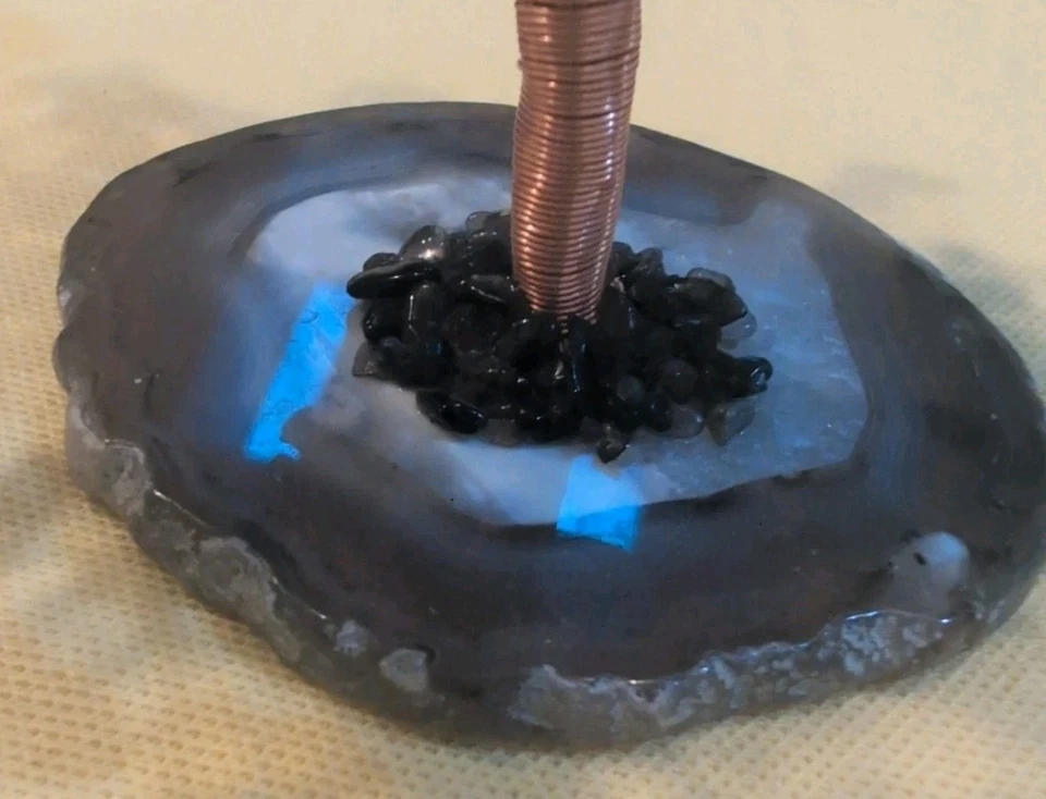 Árbol de cobre y piedra hecho a mano con base de cristal decoración del hogar decoración independiente Foto 3 de 3