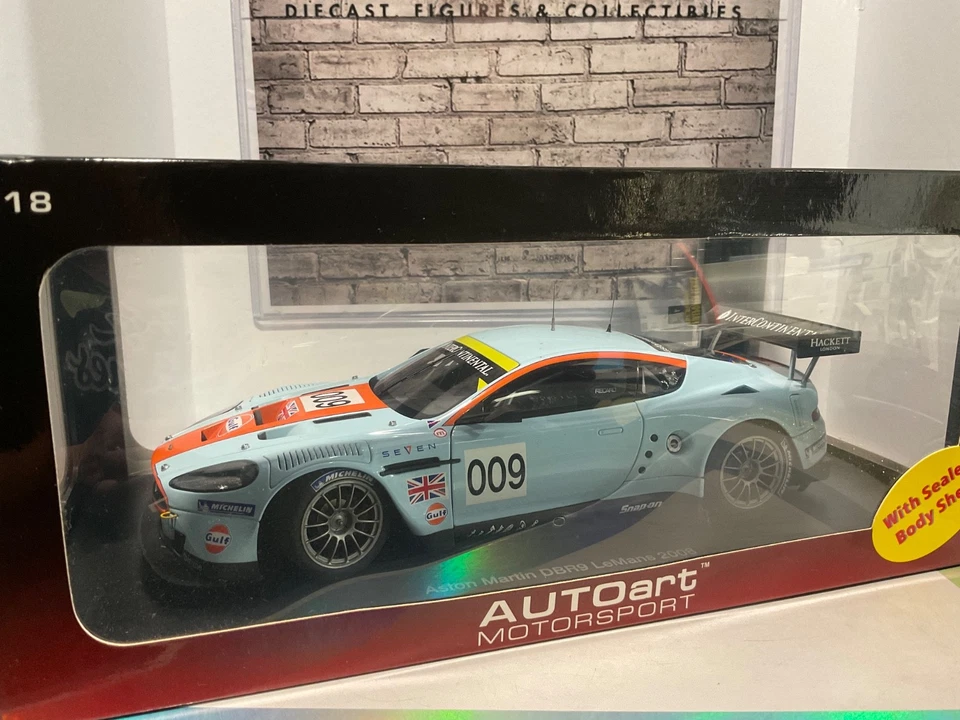 1/18 AUTOART ASTON MARTIN DBR9 LEMANS 2008 GULF 009 Foto 2 de 4