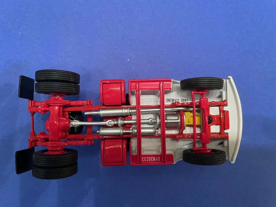 1998 Mattel Matchbox Budweiser 1948 Diamond T Truck and Trailer - Image 4 of 4