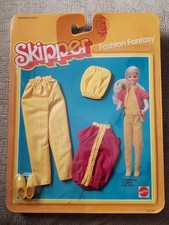 1993) Barbie Caring Careers Fashion Gift Set #10773 - a photo on