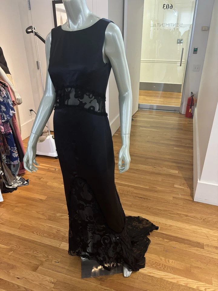 VESTIDO DE NOCHE CHANEL NEGRO CON ESPALDA BAJA Y TREN DE ENCAJE (TALLA US 8) FAB!!! Foto 4 de 4