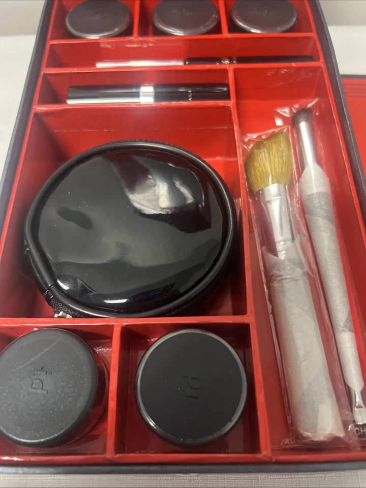 BARE ESCENTUALS SAN FRANCISCO i.d. GETTING GOREOUS Foto 3 de 4