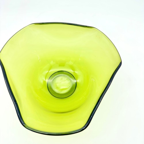 Vintage MCM Anchor Hocking Avacado Green Large Bowl Retro Fun Folded 3 Sided - Picture 4 of 9