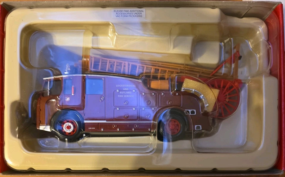 Corgi CC13004, Dennis F15 Rear Pump, Leicestershire and Rutland Fire Service - Image 2 of 2