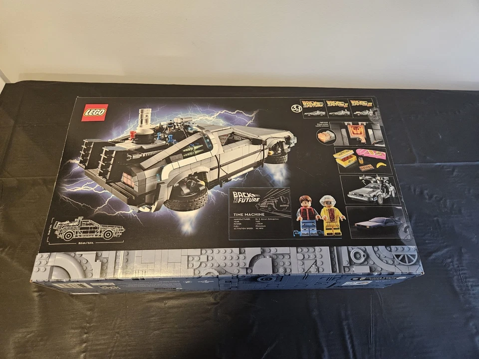 LEGO Icons: Back to the Future Time Machine (10300) - Image 2 of 4