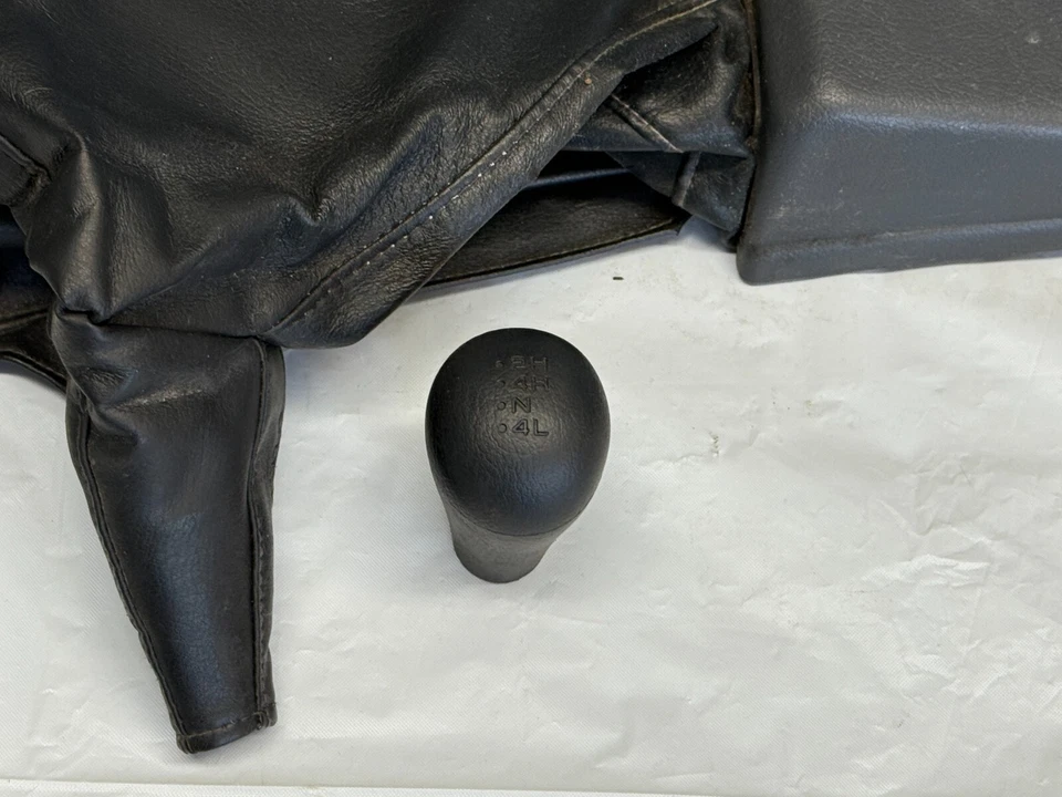 Nissan D21 Hardbody King Pickup 4x4 86-95 Front Center Console GRAY Arm Rest OEM - Изображение 4 из 4