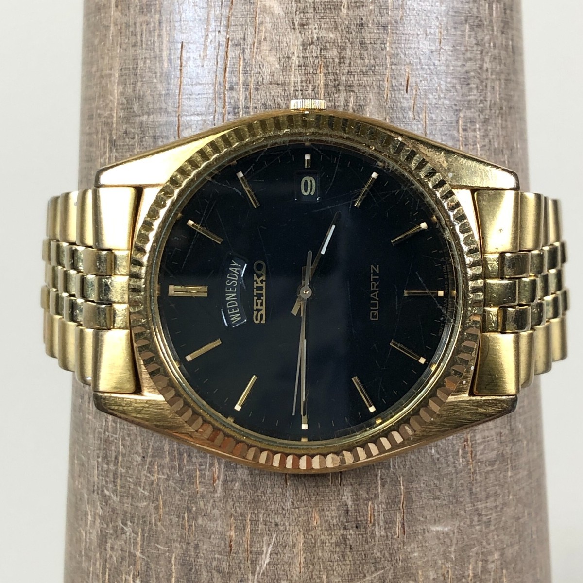SEIKO ゴールド 時計 E80-0430 Seiko Essentials Men's Watch Gold Tone Day / Date 7N43-9048