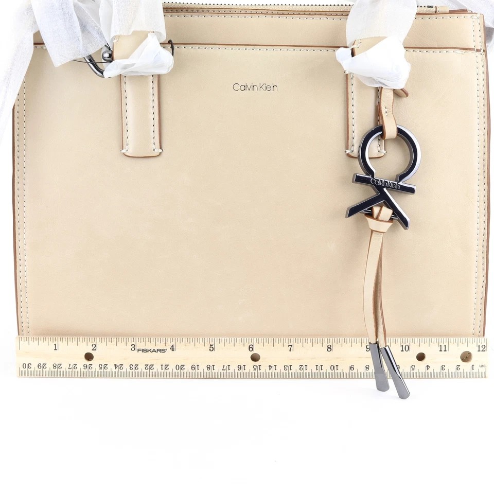 Cartera de cuero de gamuza Calvin Klein Brynn $298, tostada/marrón Foto 2 de 4