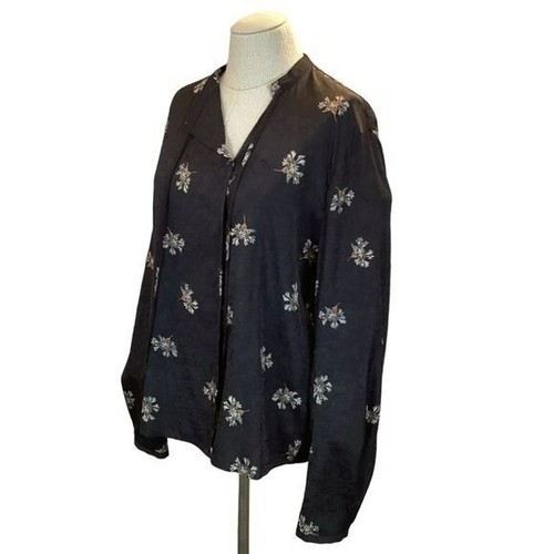 Blusa floral Vince Silk negra grande - Imagen 11 de 11