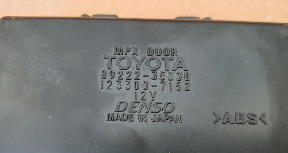 2010-2013 TOYOTA 4RUNNER Tailgate Liftgate Multiplex Control Module 89222-35030 - Image 2 of 4