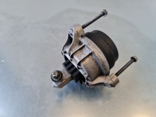 Montaje manual del motor lado izquierdo BMW F10 5 Series 520d 2.0 diésel - Imagen 3 de 9