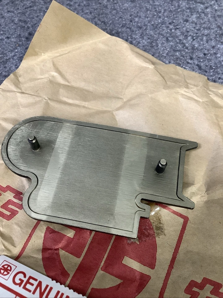 Capa lateral Kawasaki KZ 1000 K1-K2 LTD 1981-1982 Mark 56018-1278 - Imagem 3 de 3