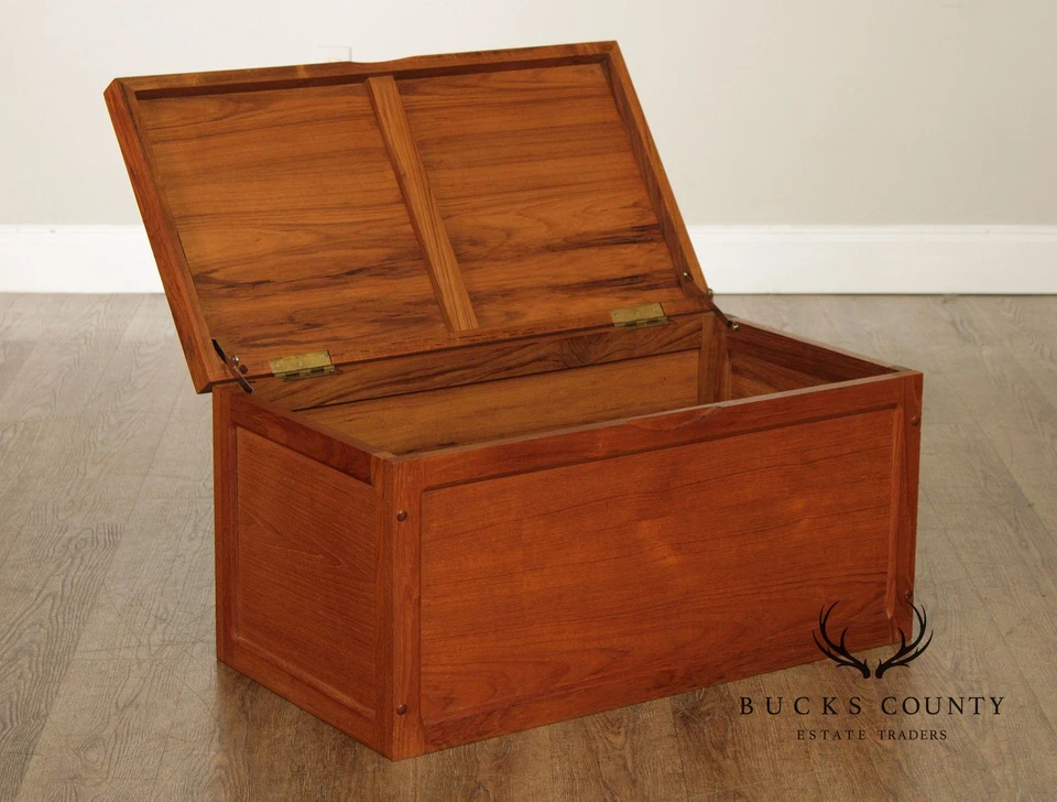 Manta cofre de teca estilo moderno danés N'Yu Foto 3 de 4