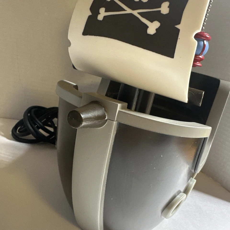 Mesa Barco Pirata Aventura Circo. Sin pantalla de lámpara. Foto 4 de 4