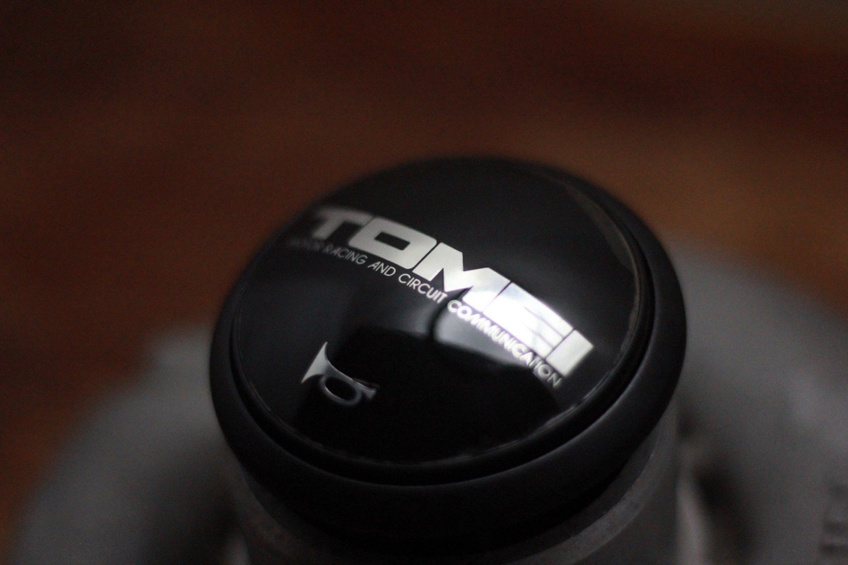 TOMEI ホーンボタン s-l1200.jpg