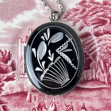 Vtg Victorian Revival 1.75” Black Lucite Locket Necklace - Inlay MOP Design -20”