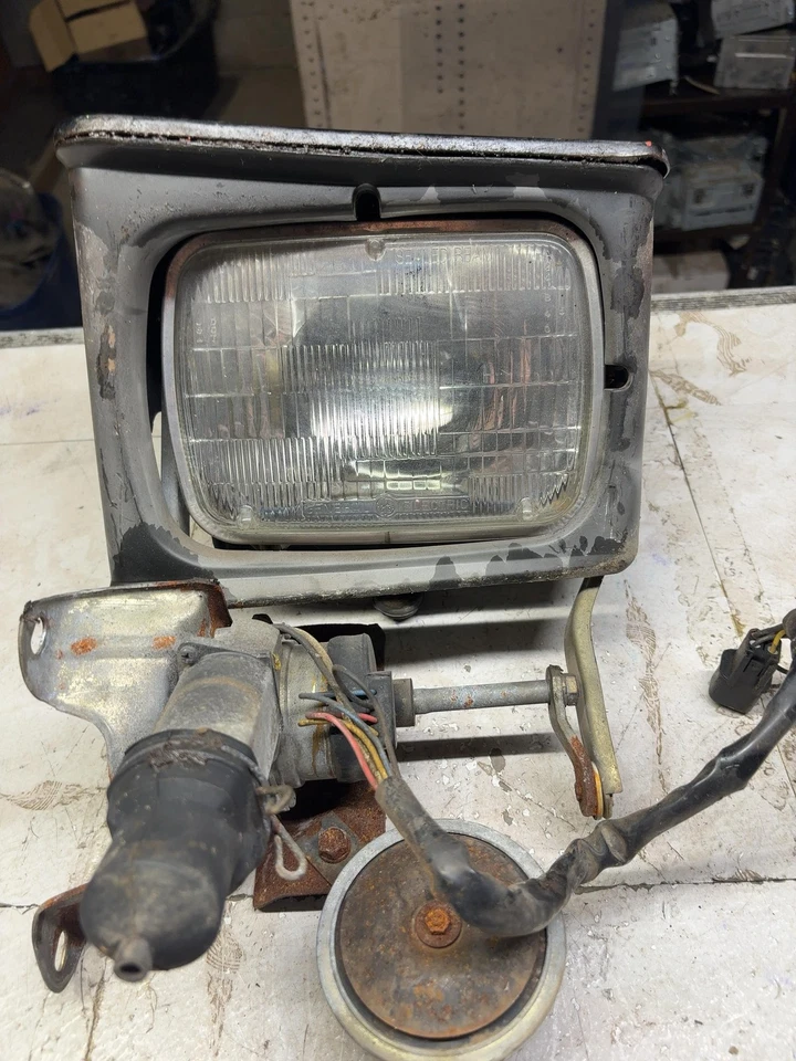 Conjunto de puerta faro derecho pasajero STARION 84-89 CONQUEST 1983-89 Foto 2 de 4